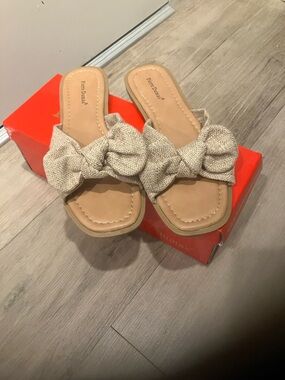 Pierre Dumas sandals size 7